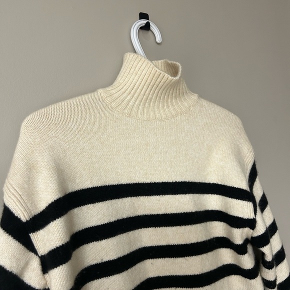 H&M Oversized Turtleneck Sweater - Picture 2 of 6